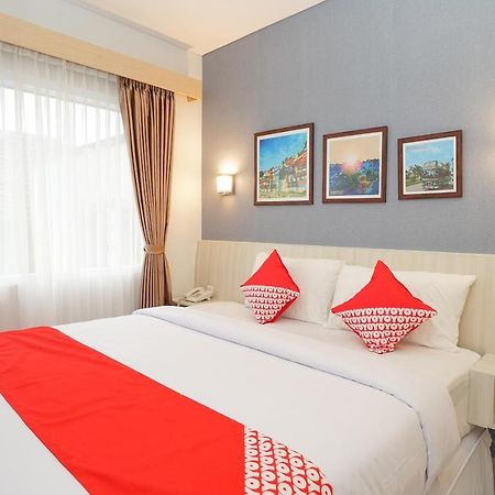 Oyo 272 M Suite Residence Malang Exterior foto