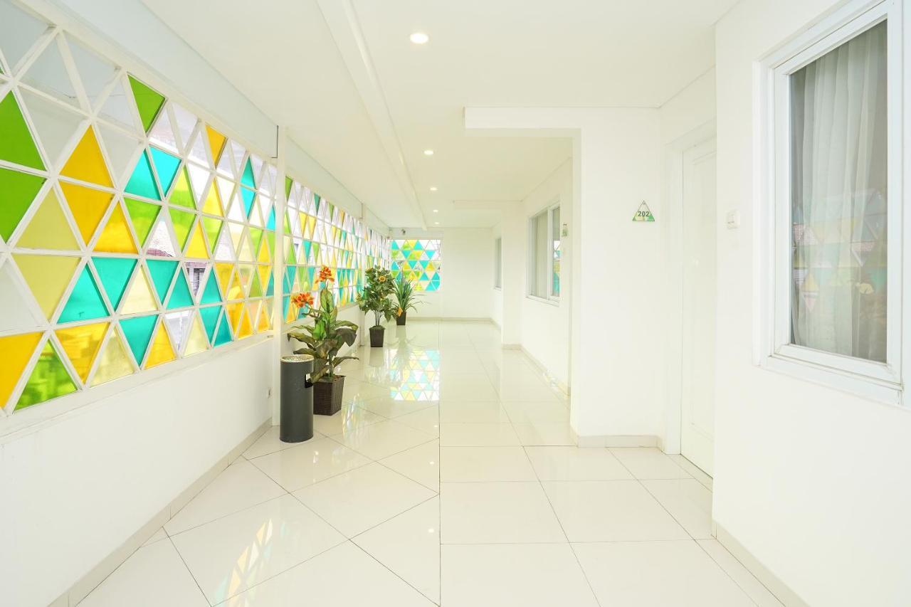 Oyo 272 M Suite Residence Malang Exterior foto