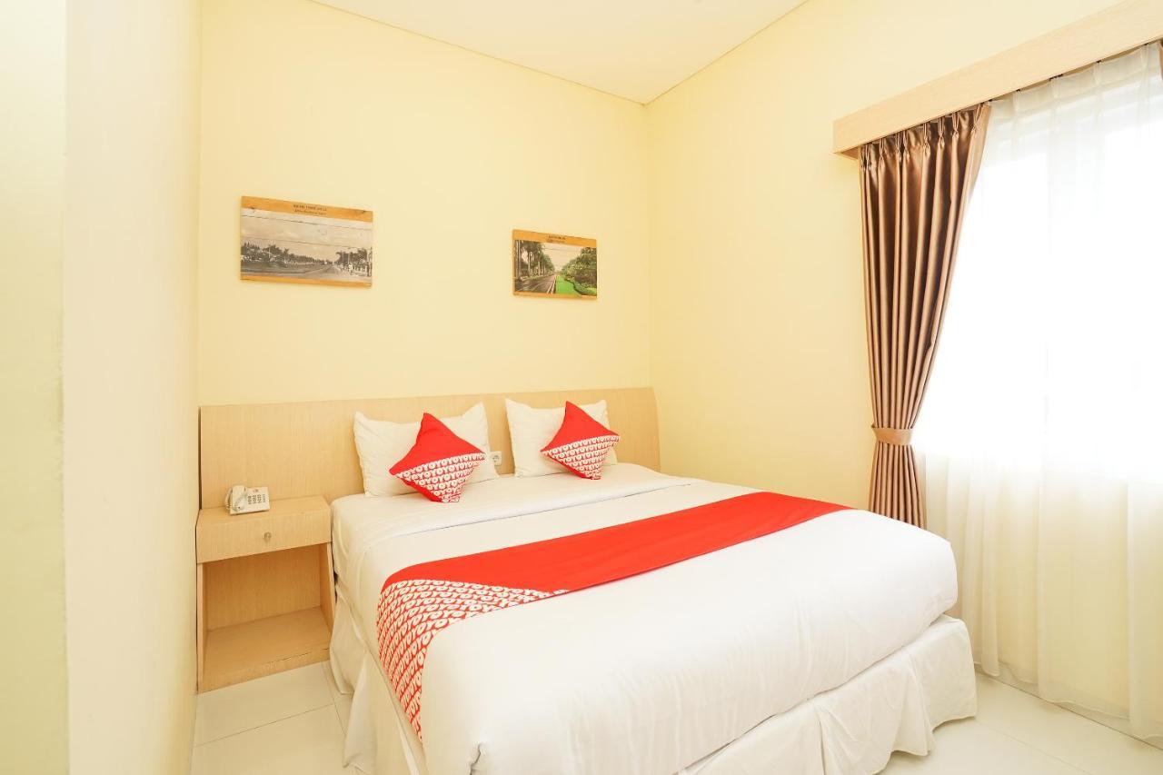 Oyo 272 M Suite Residence Malang Exterior foto