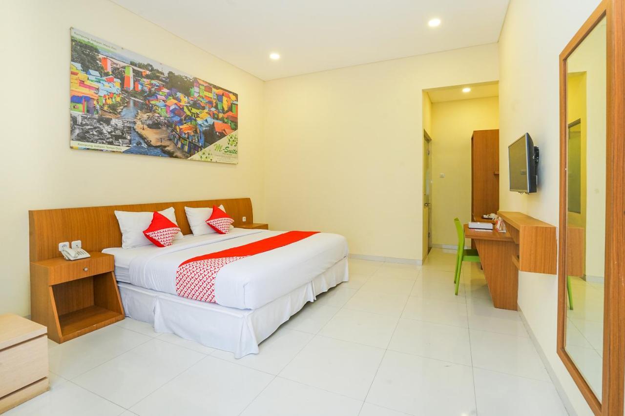 Oyo 272 M Suite Residence Malang Exterior foto