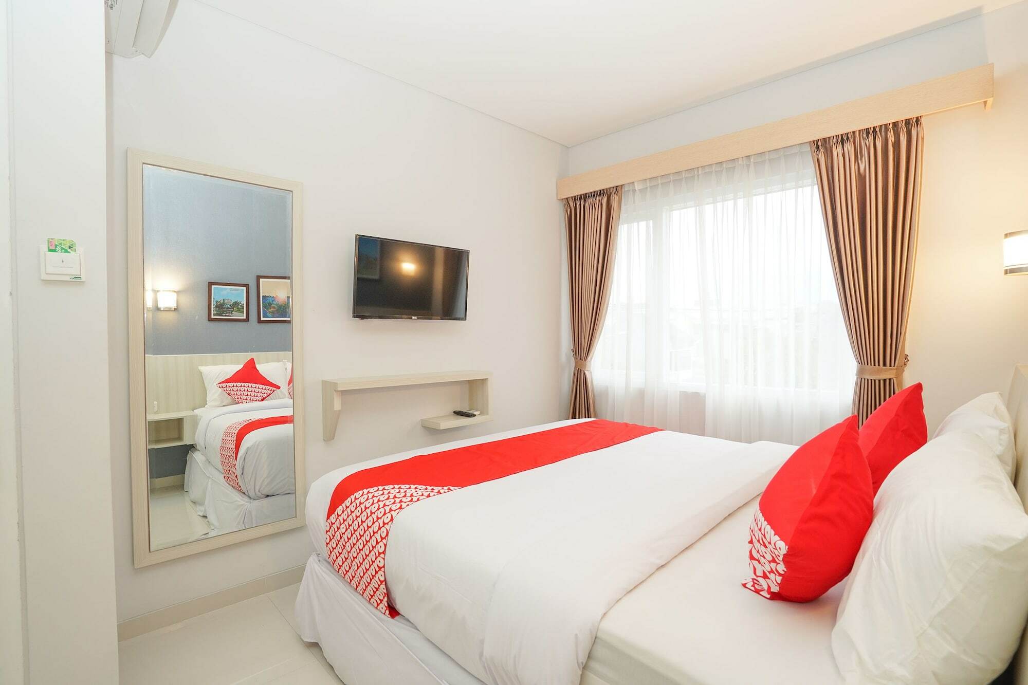 Oyo 272 M Suite Residence Malang Exterior foto