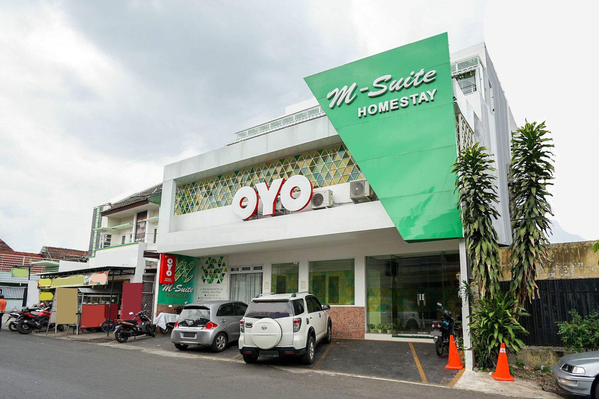 Oyo 272 M Suite Residence Malang Exterior foto