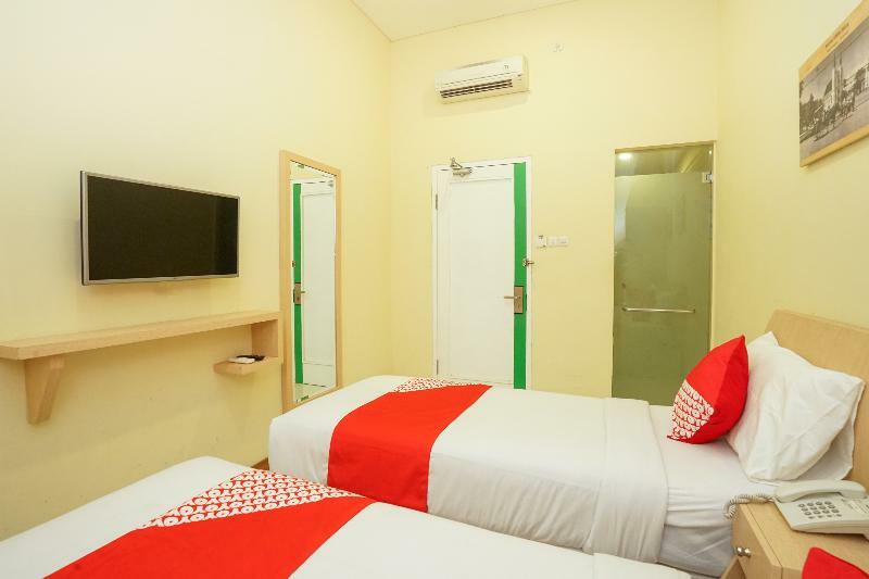 Oyo 272 M Suite Residence Malang Exterior foto